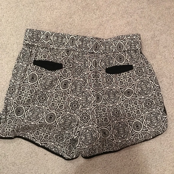 Soft Black & White Pattern Shorts - Picture 2 of 2